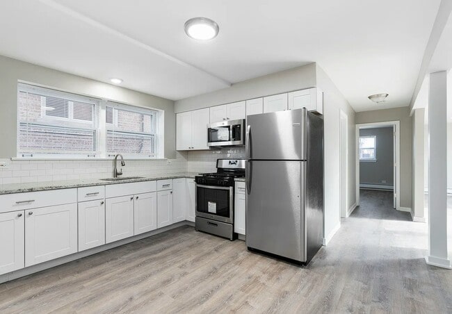 Building Photo - 5358 S Narragansett Ave