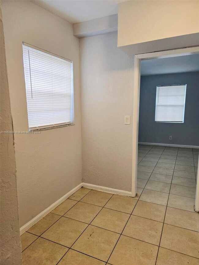 Foto del edificio - 2724 NW 7th St