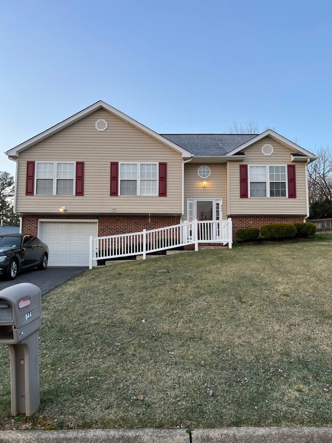 Front of home - 644 Edwardian Ln