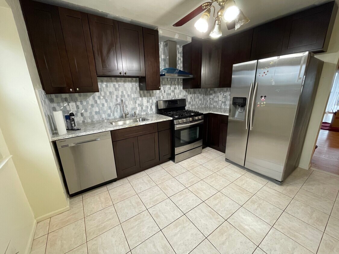 3001 Merrywood Dr, Edison, NJ 08817 Townhouse for Rent in Edison, NJ