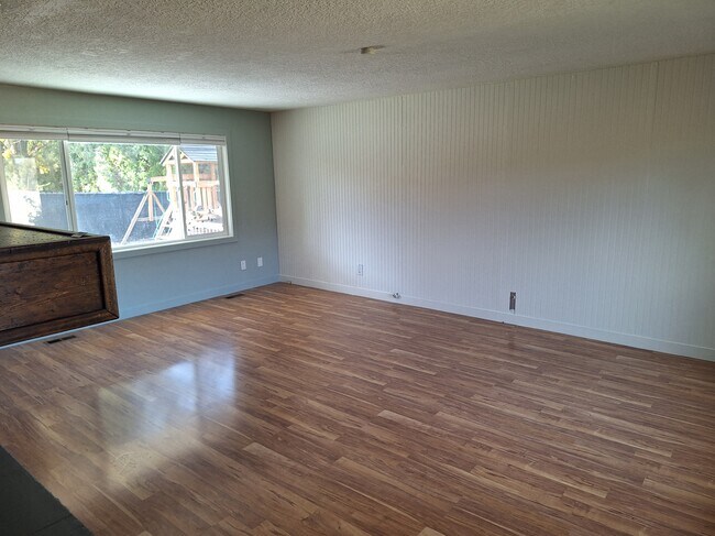 Foto del edificio - 2437 N Curtis Rd