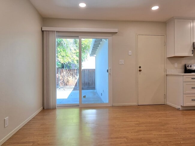 Building Photo - Renovated Home with New Kitchen, Stainless...