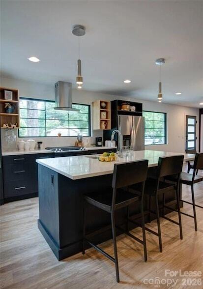 Foto del edificio - 3945 Rockfern Rd