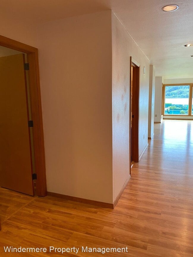 Foto del edificio - 400 Harborview Dr SE