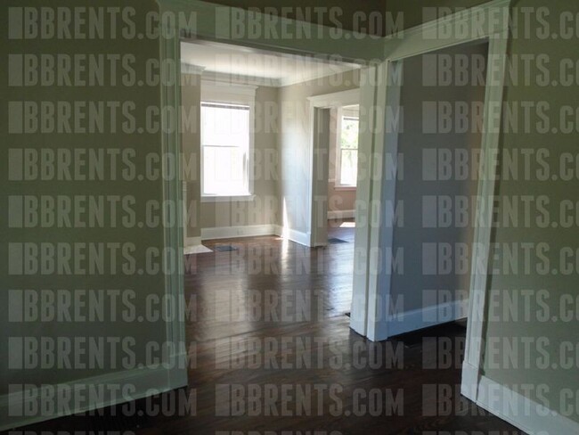 Foto del edificio - 3219 Glenmore Ave