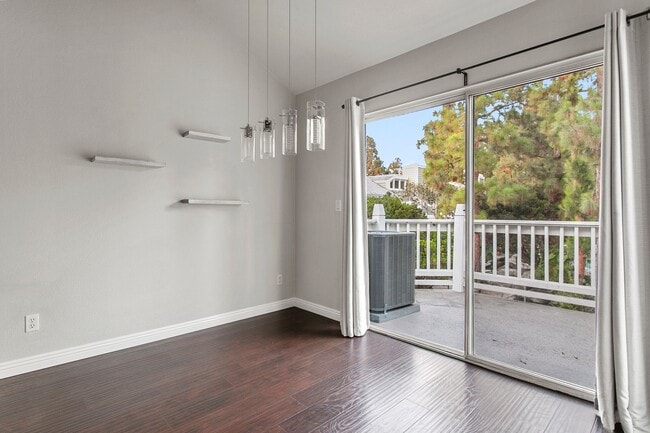Building Photo - TWO BEDROOM HOA CONDO WITH TWO GARAGES