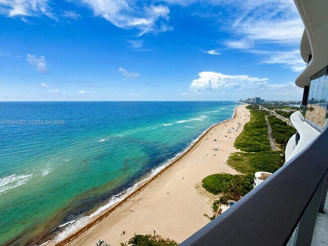 Foto del edificio - 15701 Collins Ave