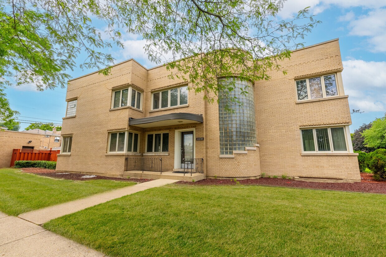 1850 Ridgeland Ave Unit 1STFLOOR, Berwyn, IL 60402 Room for Rent in