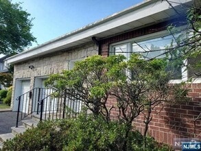Building Photo - 37 Bayview Ave