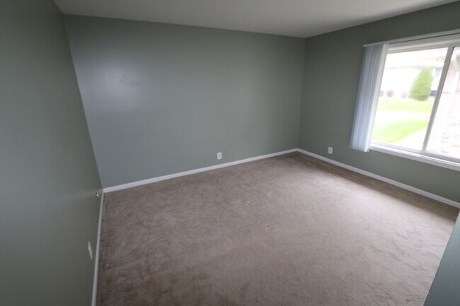 Foto del edificio - 3618 Lakeshore Dr