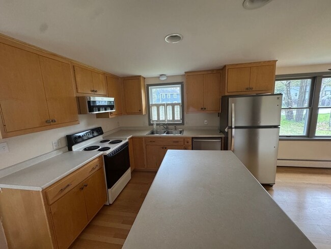 Building Photo - $3,500 5BD/2BA Single Family Home Scarborough - Available 6/1