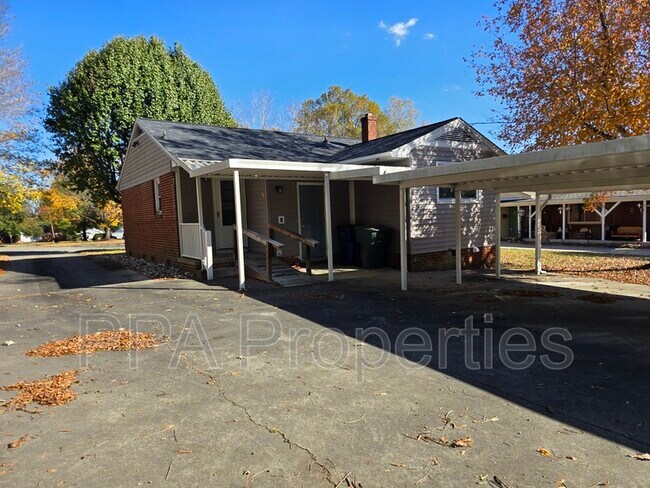 Foto del edificio - 404 Oakgrove Dr