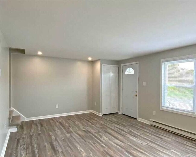 Foto del edificio - 96 Rinaldi Blvd