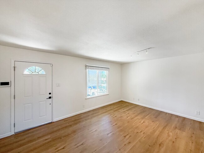 Foto del edificio - Beautiful 2B/1BA Home in Vista Now Availab...