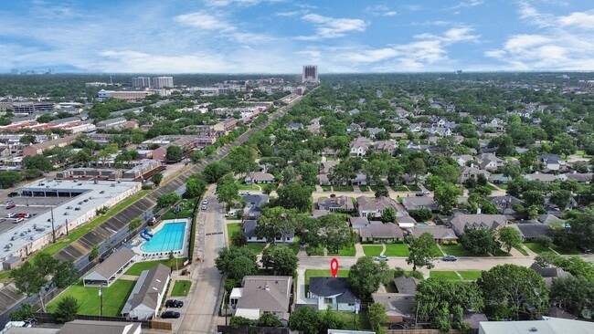 Building Photo - 6249 Locke Ln