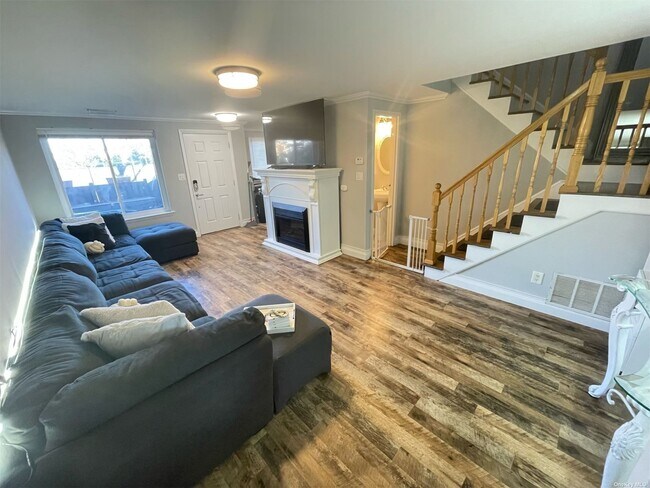 Building Photo - 80 Birchwood Dr