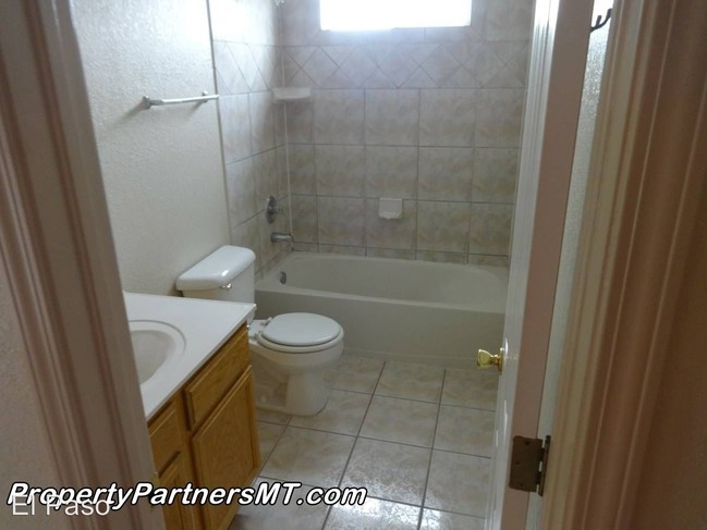 Building Photo - 4 br, 2.5 bath House - 12649 Sun Trail
