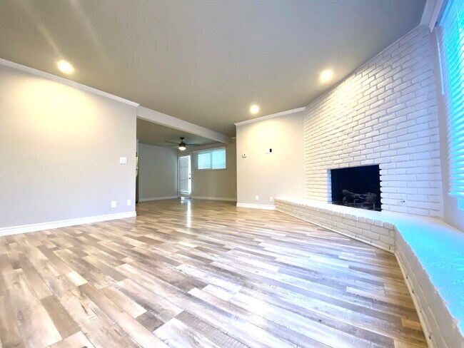 Living Room - 446 Irvine Ave