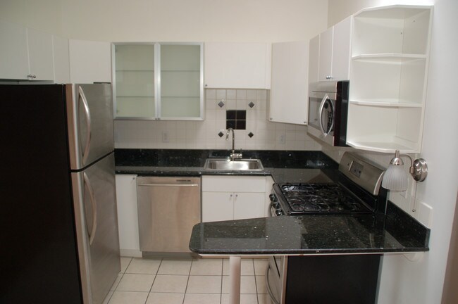 Foto del edificio - 4738 Lorain Ave