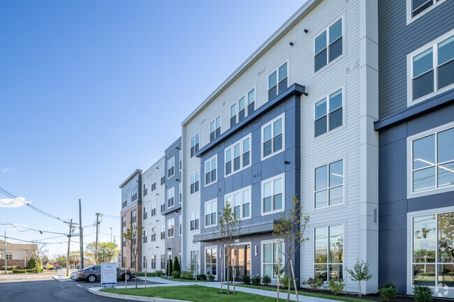 Building Photo - Alta Altitude