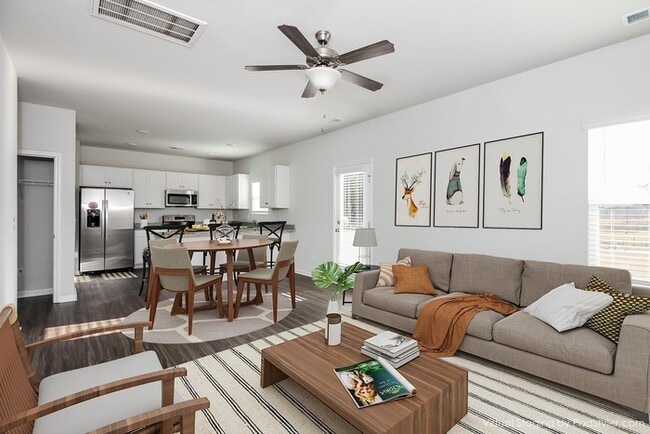 Building Photo - Gorgeous 4 Bed, 2.5 Bath in Great Location