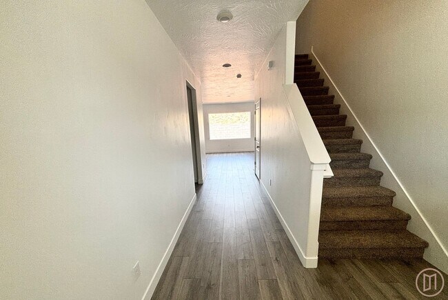 Foto del edificio - LIKE NEW Home in Long Valley!