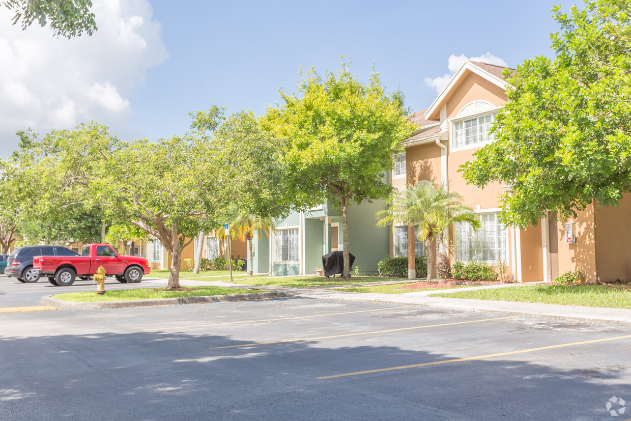 Primary Photo - San Sherri Villas Apartments