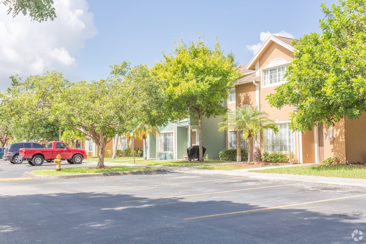 San Sherri Villas Apartments in Homestead, FL