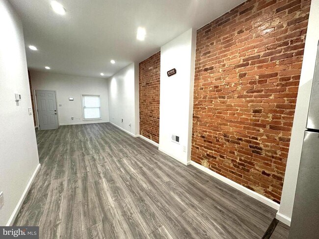 Foto del edificio - 2654 Wilkens Ave