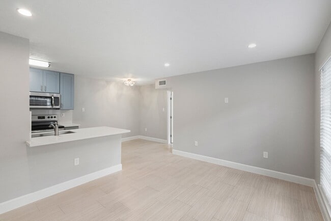 Foto del edificio - 2101 Fountain View Dr