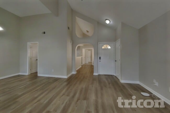 Building Photo - 16027 Hidden Acres Dr