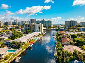 Building Photo - 2866 NE 30th St