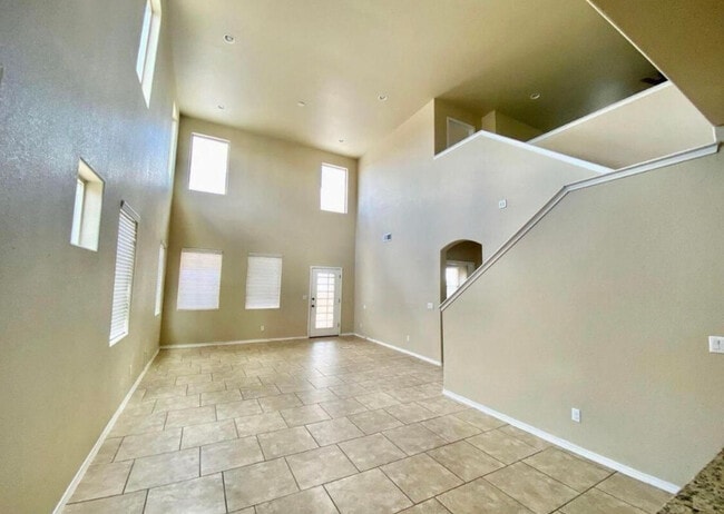Building Photo - 4084 Loma Dante Dr