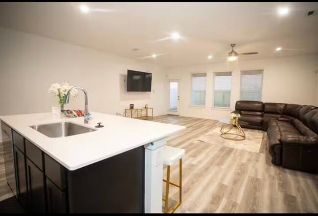 Foto del edificio - 12317 Brandenburg Gate Rd