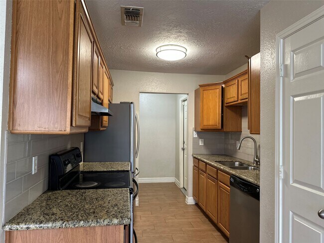 Foto del edificio - 12606 Monaco Rd