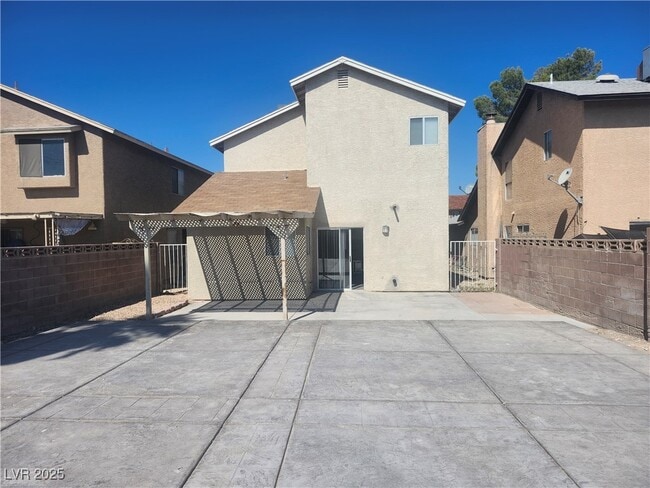 Building Photo - 3850 Steinbeck Dr
