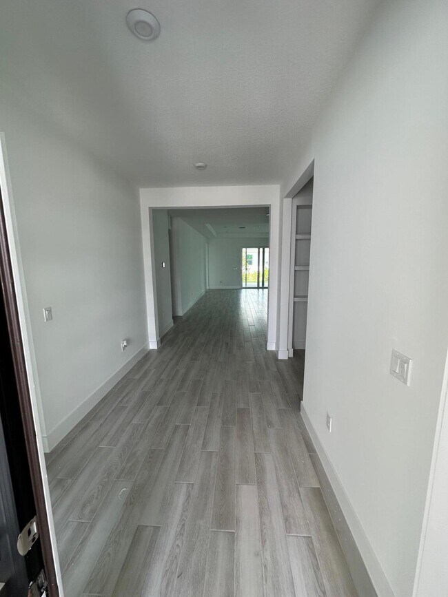 Foto del edificio - 12166 Viridian Blvd