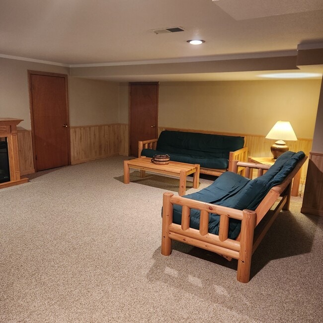 Foto del edificio - 1007 Roselawn Ave W