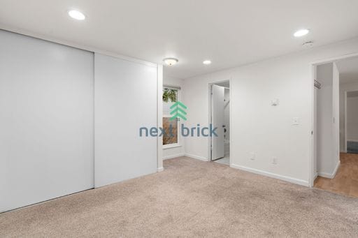 Building Photo - 2 BED & 1.75 BATH FOR RENT