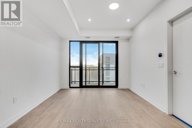 Photo du bâtiment - 720 Whitlock Ave