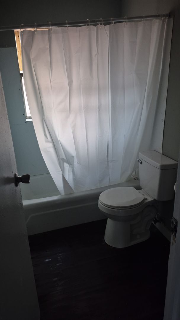 Foto del edificio - Clean 2BR/1BA with Newer Floors — Available Now