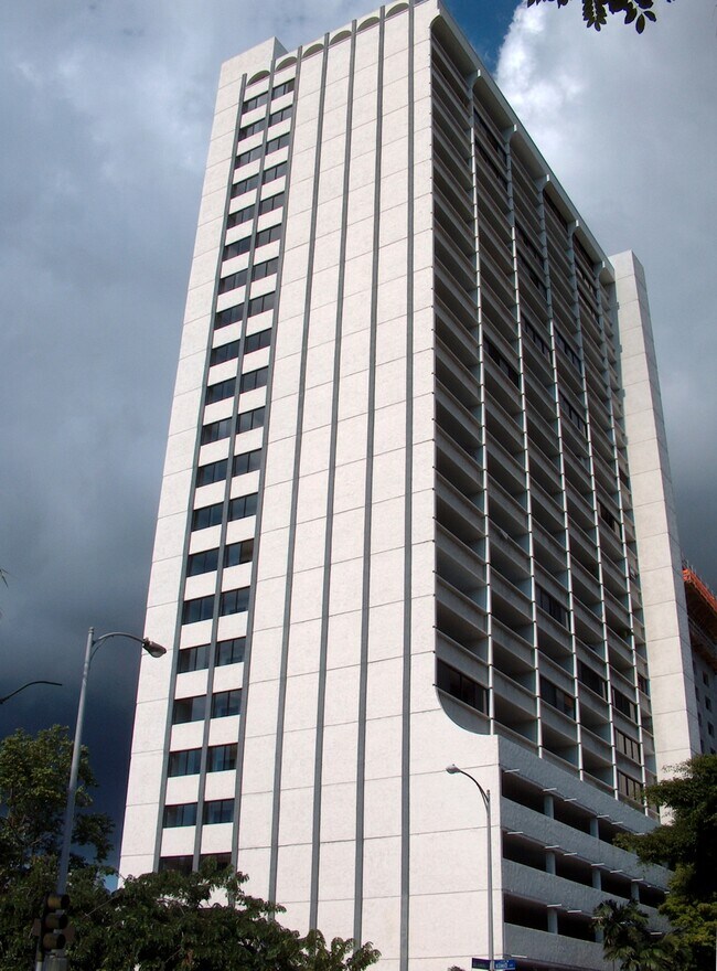 Vista desde Kuhio Avenue - La Casa