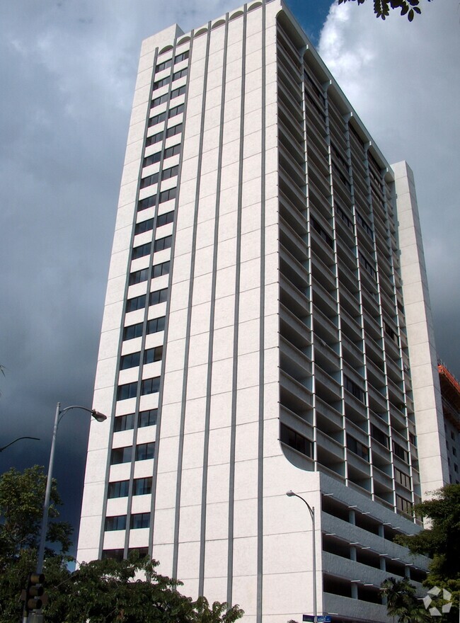 Vista desde Kuhio Avenue - La Casa