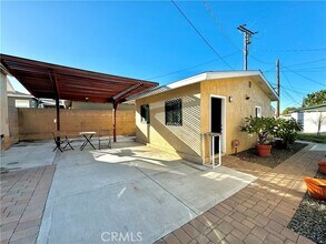 Building Photo - 26428 Leesdale Ave