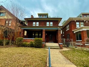 Building Photo - 675 Linwood Ave