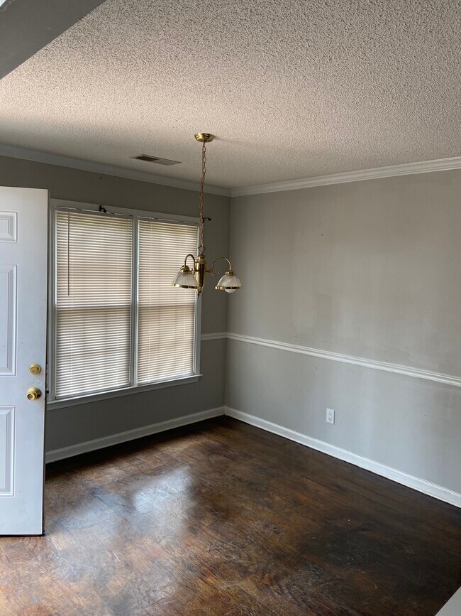 Building Photo - 1557 Lovejoy Rd