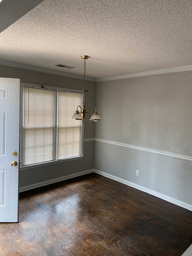 Foto del edificio - 1557 Lovejoy Rd