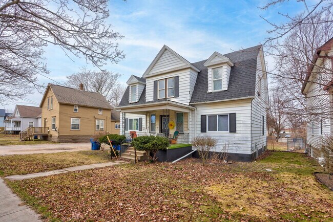 Building Photo - 123 Woodside Ln
