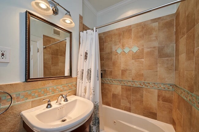 Building Photo - 354 Beacon St