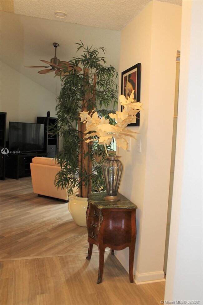 Foto del edificio - 21300 San Simeon Way